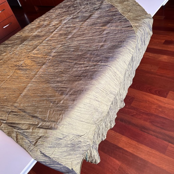 TABLE CLOTH for a table BEAUTIFUL!! - Picture 4 of 4